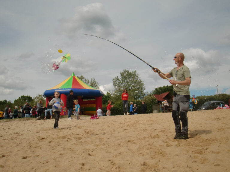 Mehr über den Artikel erfahren Aiolos bei der Strandbaderöffnung Nieder-Roden